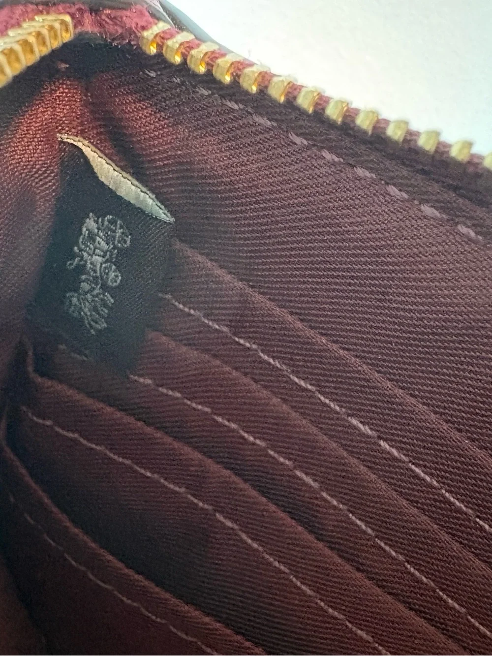 Coach corner zip